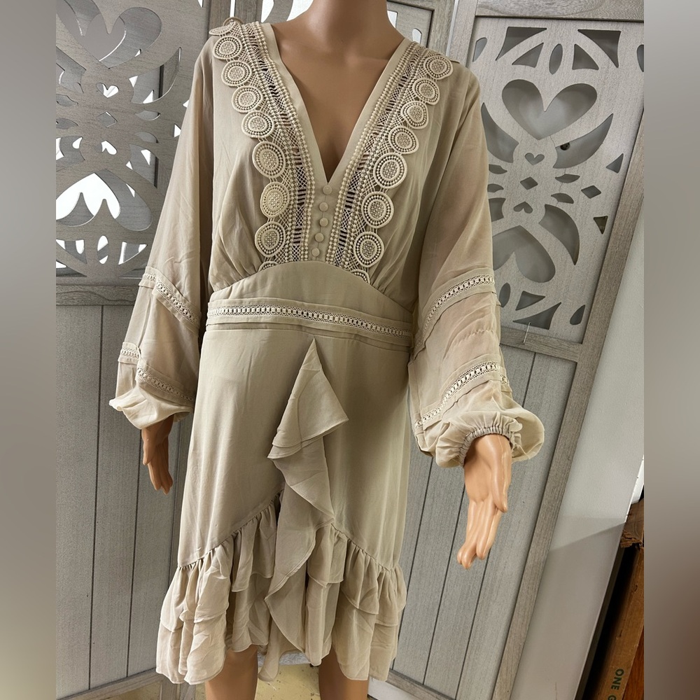 City Chic Beige Lace Front Ruffled Dress NWT NEW SZ 18
